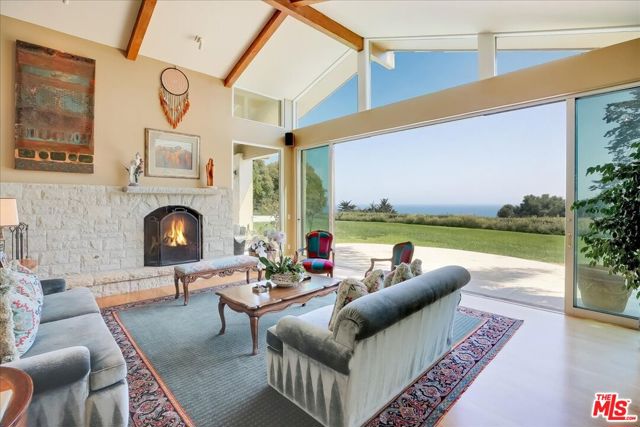 4099 Creciente Drive, Santa Barbara CA: https://media.crmls.org/mediaz/458cdcbb-e63d-4c87-998e-111ed612e862.jpg