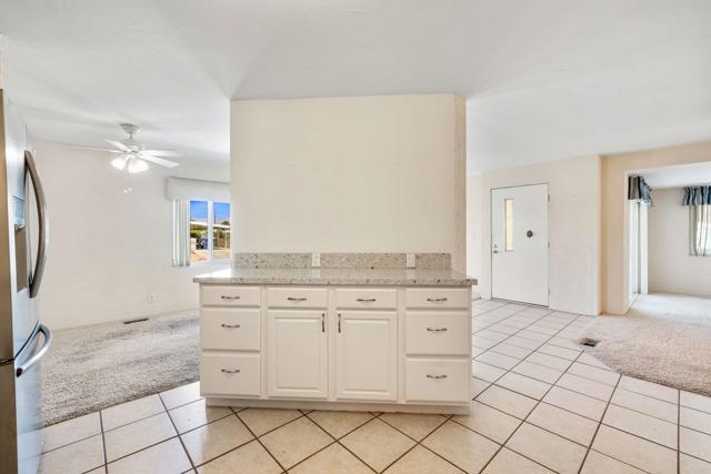 39551 Hidden Water Place, Palm Desert CA: https://media.crmls.org/mediaz/458d39cb-675c-4ff6-bb70-964540425bfd.jpg