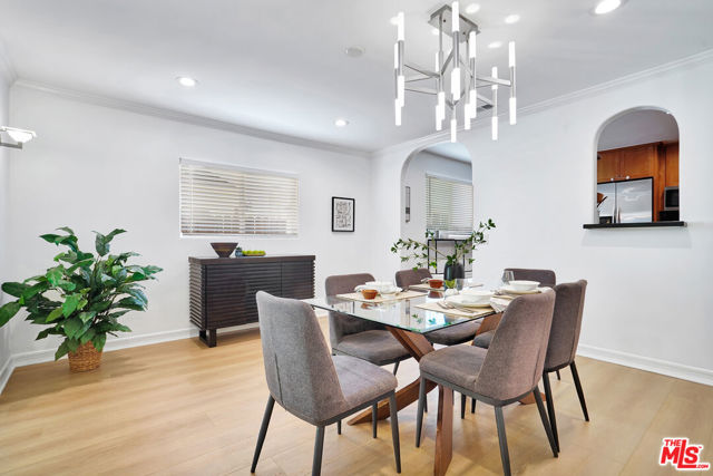 4476 Calhoun Avenue, Sherman Oaks CA: https://media.crmls.org/mediaz/458e175d-0818-4e9c-9563-40de6fd90433.jpg