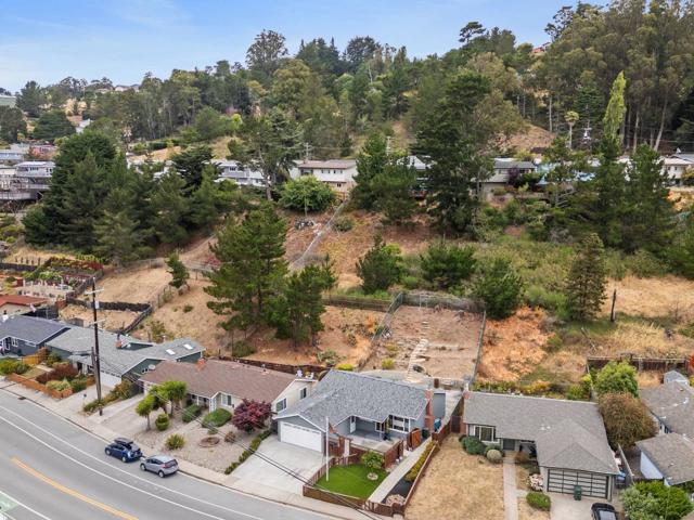 1415 LInda Mar Boulevard, Pacifica CA: https://media.crmls.org/mediaz/458e22de-5d42-494b-833a-bf66100e3dc7.jpg