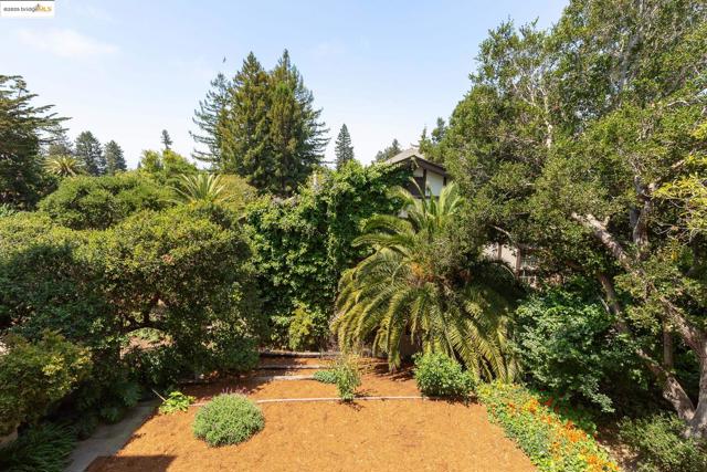 30 Domingo Ave, Berkeley CA: https://media.crmls.org/mediaz/458e48be-f21e-4866-afda-c3100d87b087.jpg