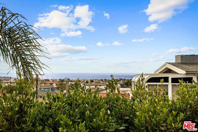 1129 2nd Street, Hermosa Beach, California 90254, 3 Bedrooms Bedrooms, ,3 BathroomsBathrooms,Residential,For Sale,2nd,25491509