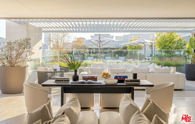 9200 Wilshire Blvd, Beverly Hills CA: https://media.crmls.org/mediaz/458e76d2-6d00-4823-aabc-826d067f0060.jpg