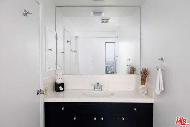3268 Wrightwood Drive, Studio City CA: https://media.crmls.org/mediaz/458e846c-7e96-43e1-a5fa-bc8cf581bef0.jpg