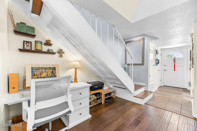 5720 Skyview Way, Agoura Hills CA: https://media.crmls.org/mediaz/458e8d16-5762-46a8-aa3d-00ef81ed3dcf.jpg