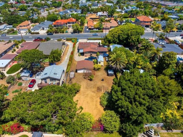 1565 Chestnut Avenue, Carlsbad CA: https://media.crmls.org/mediaz/458ea97b-832b-4adc-b5a4-53b88fd842e0.jpg