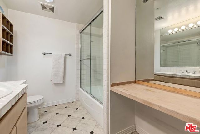 171 N Church Lane, Los Angeles CA: https://media.crmls.org/mediaz/458eaf29-aa4c-40c0-8d1f-2a0737eb44a5.jpg