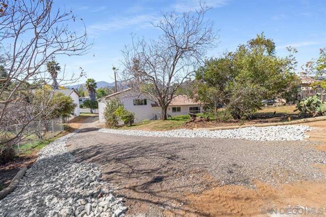 1756 Alhudson Dr, Escondido CA: https://media.crmls.org/mediaz/458f2ac4-8f74-4db6-9c31-5fc80bcd8b89.jpg