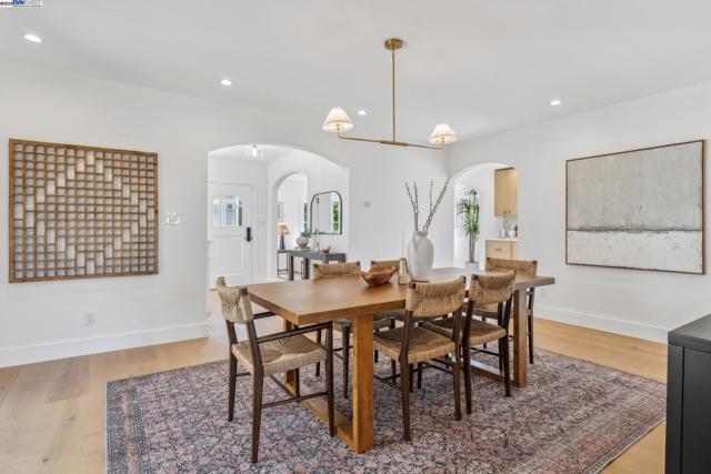 1129 WELLINGTON STREET, Oakland CA: https://media.crmls.org/mediaz/458f4407-2623-4bf1-b691-6ca60b210a0e.jpg