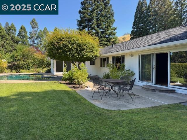 1901 Park Meadow, Alamo CA: https://media.crmls.org/mediaz/458f5a33-1b01-4c77-ab57-eccfbf9eea63.jpg
