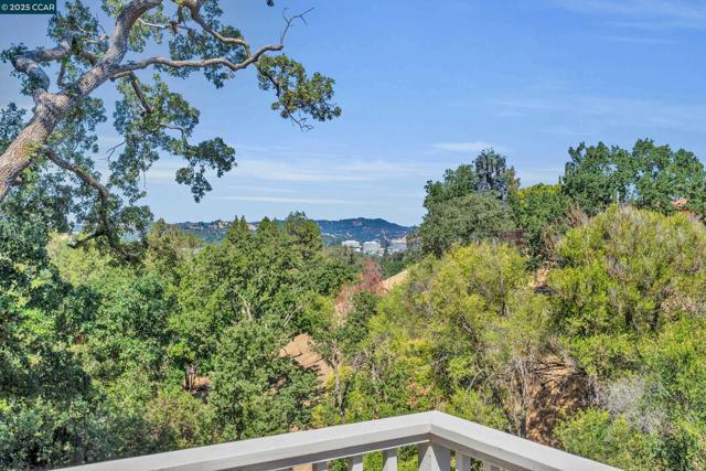 127 Caminar Way, Walnut Creek CA: https://media.crmls.org/mediaz/458f5b21-ea89-4756-8a14-f5e8ff475378.jpg