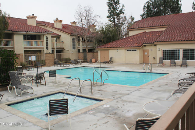 697 Sutton Crest Trail, Oak Park CA: https://media.crmls.org/mediaz/458f5b8a-734e-4236-a285-330b8c941697.jpg