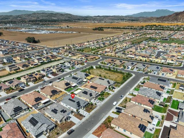 28382 Hopscotch dr,  CA: https://media.crmls.org/mediaz/458f6809-17da-471c-9dc9-733c0e4b9cb4.jpg