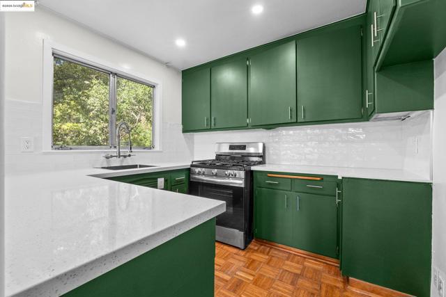 1730 Highland Pl, Berkeley CA: https://media.crmls.org/mediaz/45906128-7955-4b98-8e29-d466239e0f58.jpg