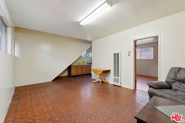220 N Burlington Avenue, Los Angeles CA: https://media.crmls.org/mediaz/45906651-3bc3-4613-87f1-83da7e740071.jpg
