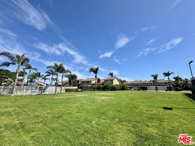 7756 Sailboat Circle, Huntington Beach CA: https://media.crmls.org/mediaz/4590d422-2948-43cb-885d-178fb2f3e39d.jpg