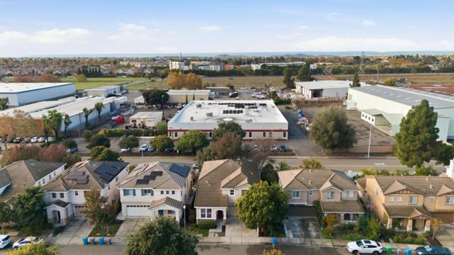 34298 Torrey Pine Lane, Union City CA: https://media.crmls.org/mediaz/45917c0c-46f7-4d77-8fd3-486203c23d9d.jpg