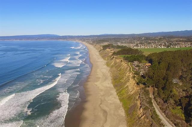 69 Crest Drive, La Selva Beach CA: https://media.crmls.org/mediaz/4591fdc9-9ce6-4f0f-92e8-d10fb8de8e32.jpg