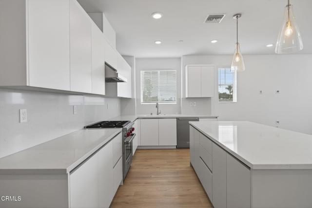 Detail Gallery Image 3 of 54 For 2364 Haley Point #103,  Ventura,  CA 93003 - 3 Beds | 3/1 Baths