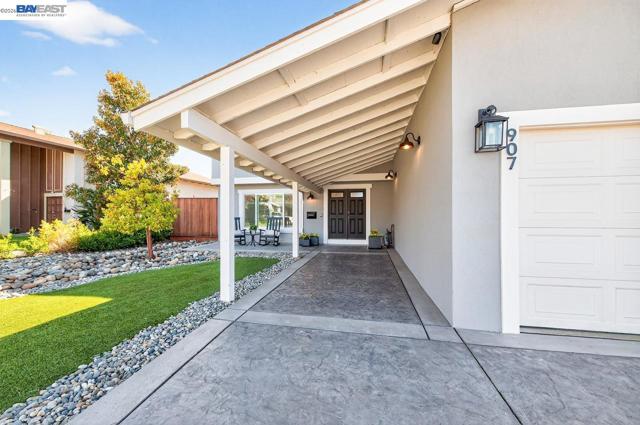 907 Hazel St, Livermore CA: https://media.crmls.org/mediaz/45924503-230d-456e-bde5-2d746372e651.jpg