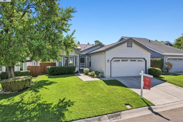 974 Clinton Pl, Pleasanton CA: https://media.crmls.org/mediaz/459276e7-2452-451f-ad8c-0b39c5f1fed2.jpg