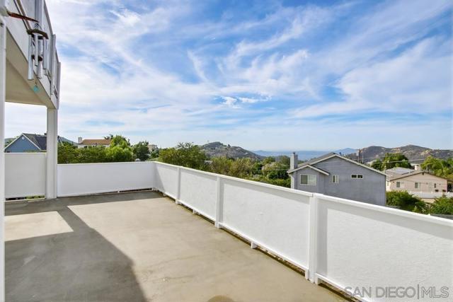 131 Scenic Dr, El Cajon CA: https://media.crmls.org/mediaz/4592cae2-4a2f-4424-b5a3-c46a1b339b14.jpg
