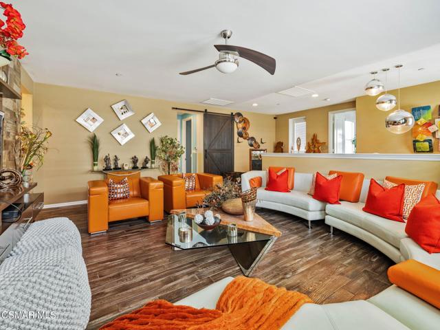 27636 Camellia Drive, Saugus CA: https://media.crmls.org/mediaz/4593033c-bb51-4522-84c1-251d83142c1b.jpg