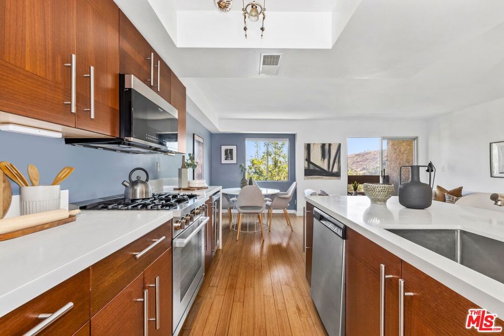 2700 E Cahuenga Boulevard #3204