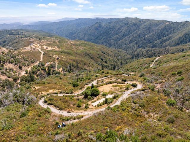 35005 Loma Chiquita Road, Los Gatos CA: https://media.crmls.org/mediaz/45932746-6c05-4cfa-95c1-5e0cc94b5f1a.jpg