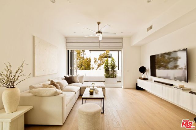 859 Hyperion Avenue, Los Angeles CA: https://media.crmls.org/mediaz/4593aa5e-cb12-4287-ad00-67b9278a7c96.jpg