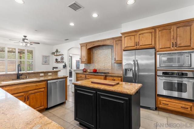 1195 Via Encinos, Fallbrook CA: https://media.crmls.org/mediaz/4593b5f5-e3e8-4c61-ba57-83970b5b8103.jpg