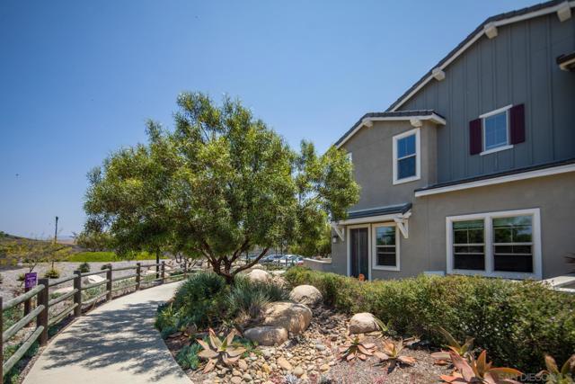 1257 Calle Datura, Chula Vista CA: https://media.crmls.org/mediaz/4593cad2-2145-487f-b9e6-66415611b4d9.jpg