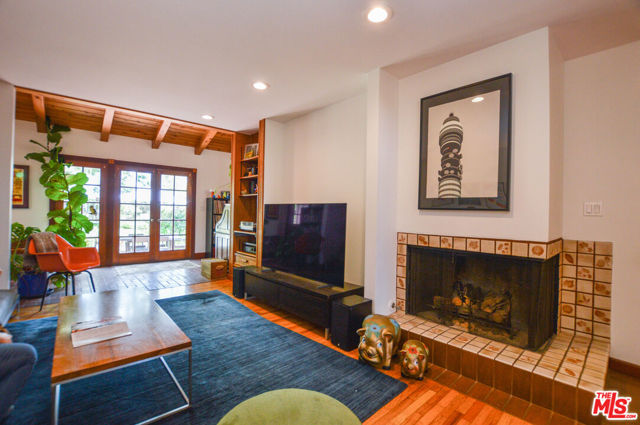 11136 Lucerne Avenue, Culver City CA: https://media.crmls.org/mediaz/45941380-1b1d-4bcc-ad68-02604a5ac089.jpg