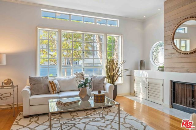 134 Roma Court, Marina del Rey CA: https://media.crmls.org/mediaz/4594a2d2-a792-4104-a631-3435b09d464d.jpg