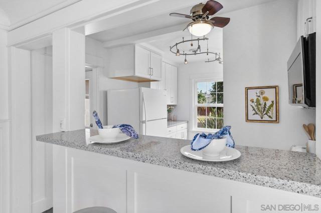 4749 Choctaw Dr, San Diego CA: https://media.crmls.org/mediaz/4594bd19-9762-47d2-b832-daeb8a563e65.jpg