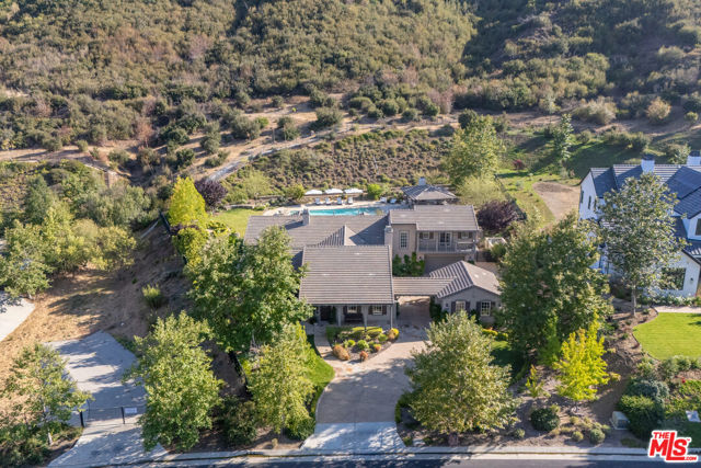2052 Shadow Creek Drive, Agoura Hills CA: https://media.crmls.org/mediaz/4594ced2-5630-42b3-aecd-58b9ec6d264c.jpg