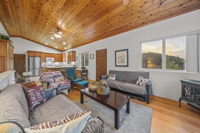 35465 Sunset Lane, Julian CA: https://media.crmls.org/mediaz/45955101-e1d0-47a5-8c6a-a16f52eb2850.jpg