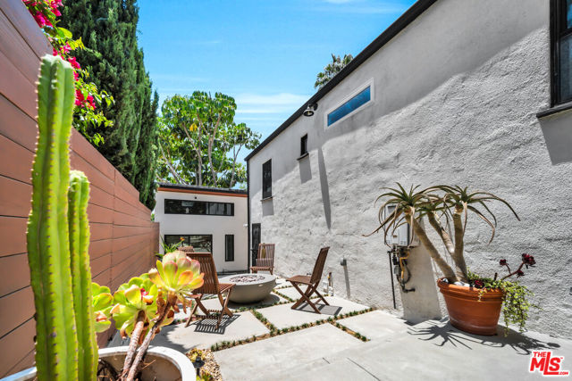 1940 N Avenue 51, Los Angeles CA: https://media.crmls.org/mediaz/459587e0-da3a-4333-bdde-3fda2b4d3af9.jpg
