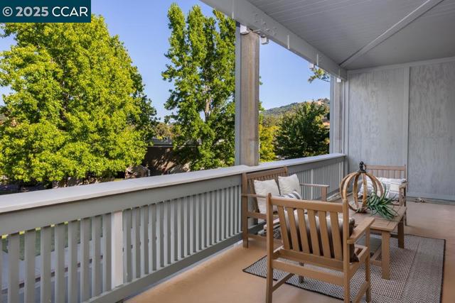 1349 Running Springs Rd, Walnut Creek CA: https://media.crmls.org/mediaz/4595b4d0-d485-47c3-b5a8-f5db2639087d.jpg