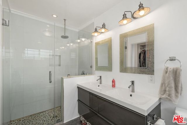 4139 Camero Avenue, Los Angeles CA: https://media.crmls.org/mediaz/4595d784-b02b-4911-a625-cc049fc7cd9d.jpg