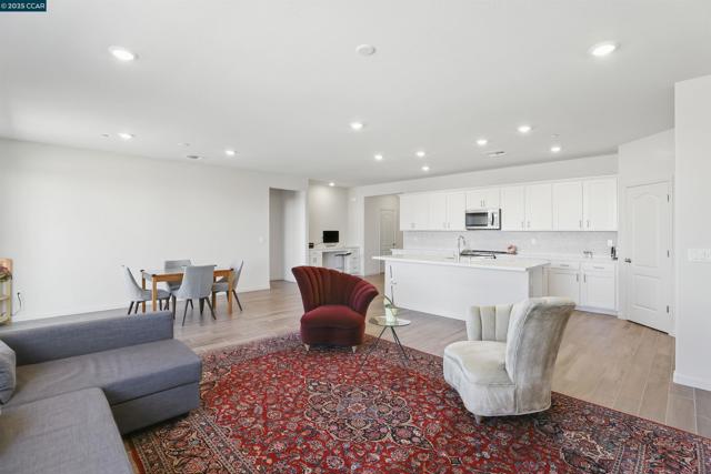 4105 Markovich Ct, Richmond CA: https://media.crmls.org/mediaz/4595e786-95fb-4290-8ca3-b39e0faf0f34.jpg