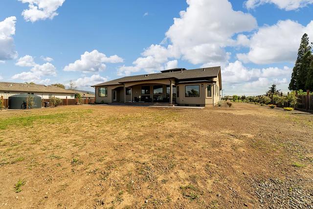 475 E Middle Avenue, San Martin CA: https://media.crmls.org/mediaz/45961c9b-dc5c-494c-a1bd-cc2d128513a2.jpg