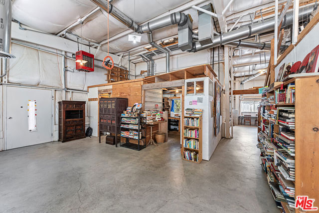 6349 Blanchard Canyon Road, Tujunga CA: https://media.crmls.org/mediaz/4596d76e-1ea2-4b46-ae03-065a3d9acb4e.jpg