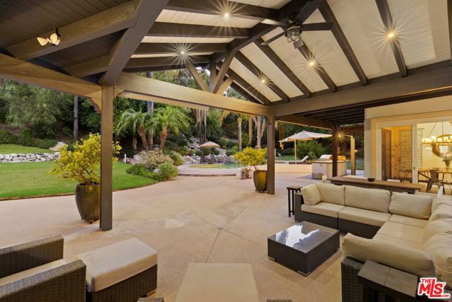 25217 Eldorado Meadow Road, Hidden Hills CA: https://media.crmls.org/mediaz/459752bd-c558-4514-9404-eab20e786934.jpg