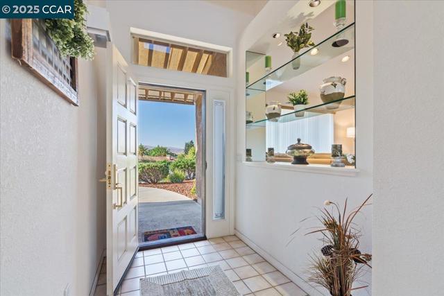 2323 Grosvenor Heights Ct, Livermore CA: https://media.crmls.org/mediaz/45978a4f-42b2-4095-86bf-b1a6dc8a95c5.jpg