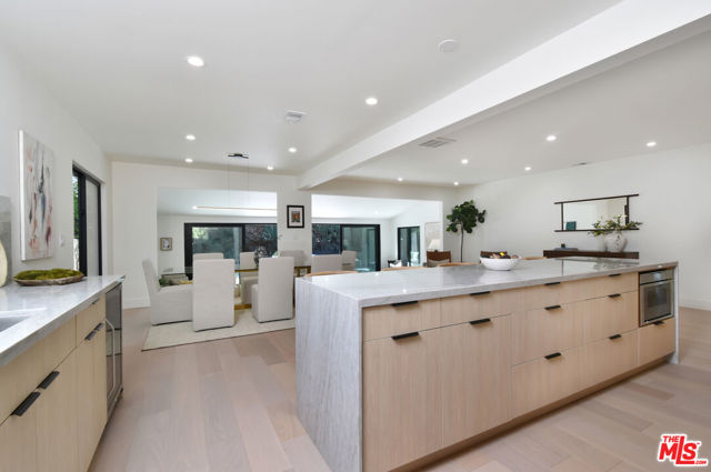 15431 Milbank Street, Encino CA: https://media.crmls.org/mediaz/4597cf4f-e199-4b0e-aa93-2d5efe2d4425.jpg