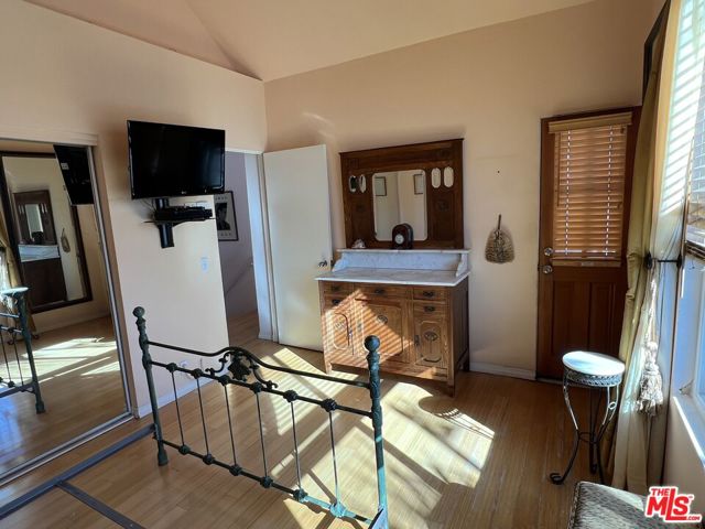 28711 Pacific Coast Highway, Malibu CA: https://media.crmls.org/mediaz/4598a348-8916-4657-8e91-93861bb00c4b.jpg