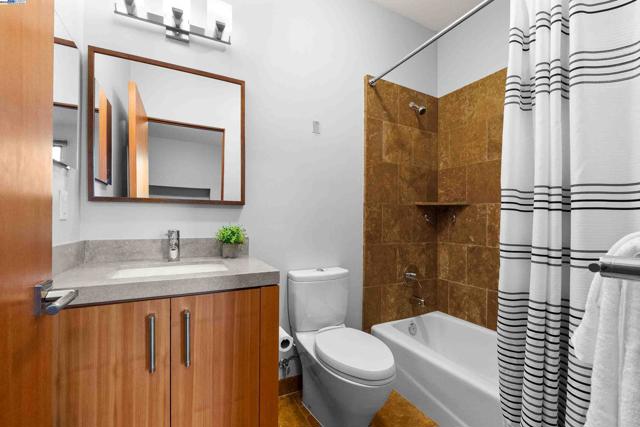 103 Diablo Dr, Oakland CA: https://media.crmls.org/mediaz/4598b860-1796-43db-8df6-24ec99c55bc1.jpg