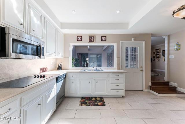 32146 Oakshore Drive, Westlake Village CA: https://media.crmls.org/mediaz/4598ce0a-517d-4b54-b297-b0f839711ba4.jpg