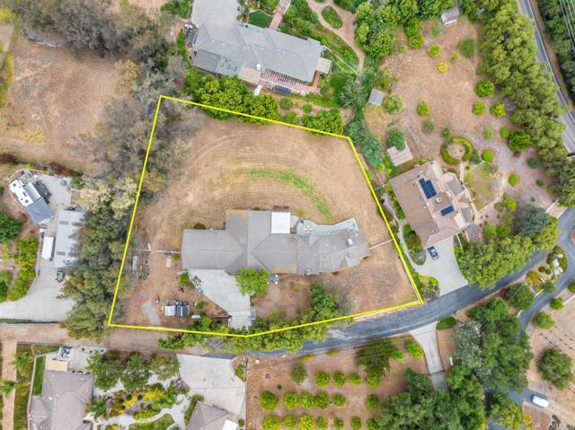 3048 Jason Road, Fallbrook CA: https://media.crmls.org/mediaz/45997466-0363-42e8-a117-d5118ab41be2.jpg